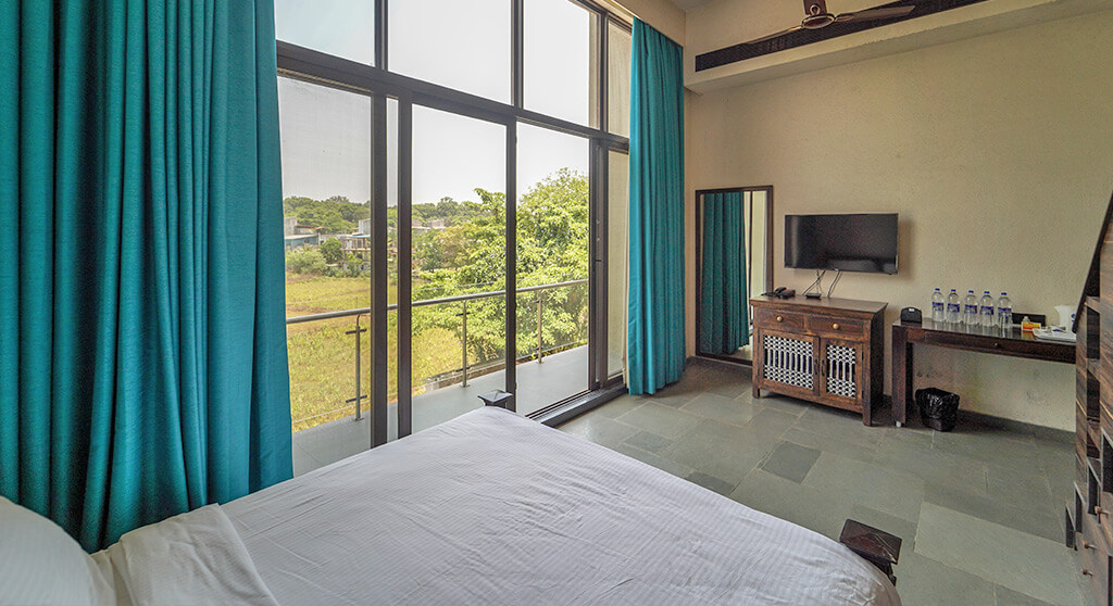 Luxury Room with Balcony in Lonavala